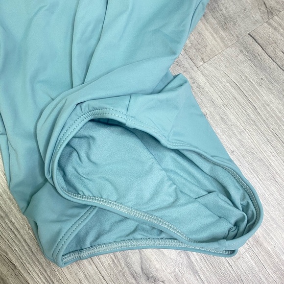 NWT O'Neill Salt Water one piece XS - Picture 7 of 7